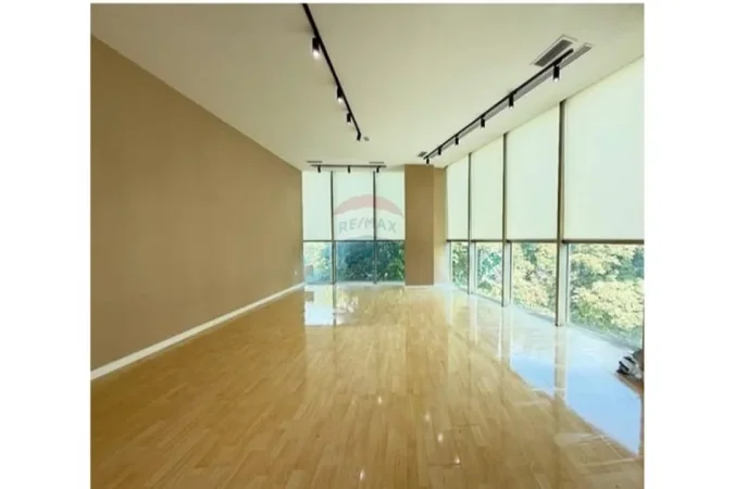 Tirane, jepet me qera zyre , 50 m² 900 € (Rruga Sami Frasheri)