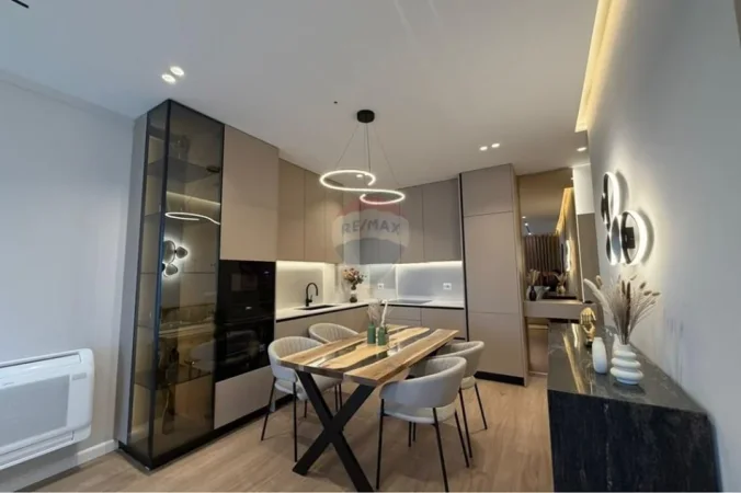 Tirane, jepet me qera 2+1 , 116 m² 1.550 € (Mine Peza)