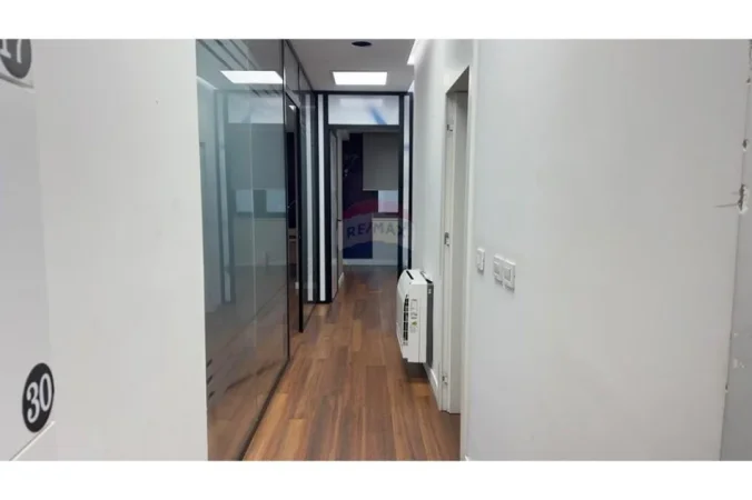 Tirane, jepet me qera , 140 m² 2.000 € (Tek Shallvart)