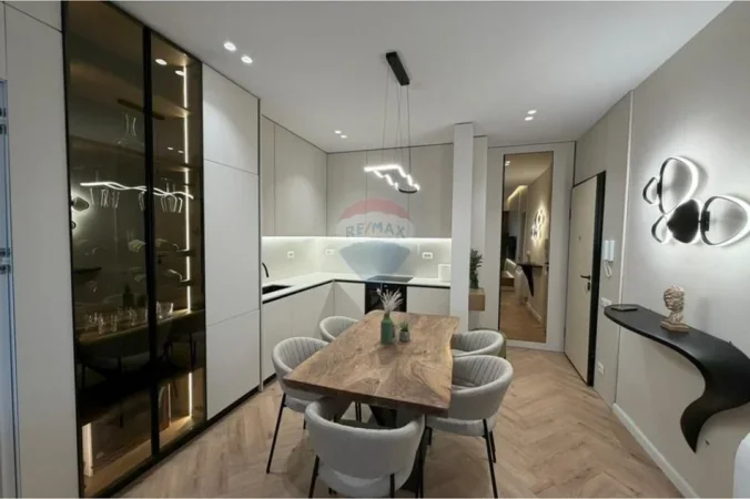 Tirane, jepet me qera 2+1 , 114 m² 1.750 € (Rruga e Kavajes)