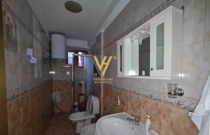 Tirane, jepet me qera apartament 2+1+Ballkon Kati 5, 100 m² 700 € (RRUGA FORTUZI)