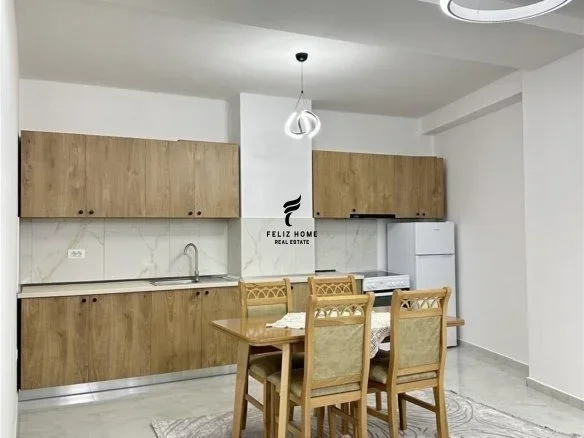 Tirane, jepet me qera apartament 2+1+Ballkon Kati 8, 85 m² 600 € (ASTIR)
