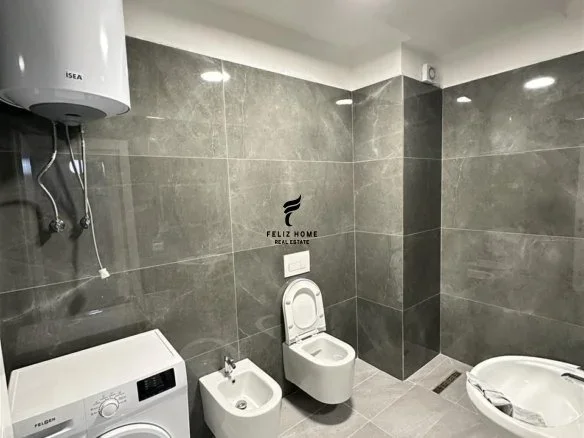 Tirane, jepet me qera apartament 2+1+Ballkon Kati 8, 85 m² 600 € (ASTIR)