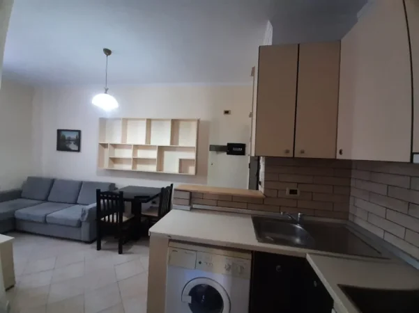 Tirane, jepet me qera apartament 1+1 Kati 4, 53 m² 400 € (PRANE QENDRES TREGTARE CONCORD)