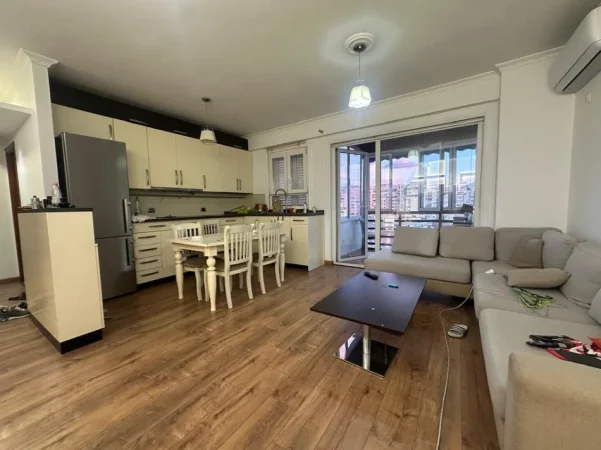 Tirane, jepet me qera apartament 2+1 Kati 7, 90 m² 650 € (Globe)