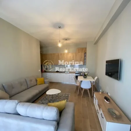 Tirane, jepet me qera apartament 1+1 Kati 7, 70 m² 650 € (Shkolla e Kuqe)