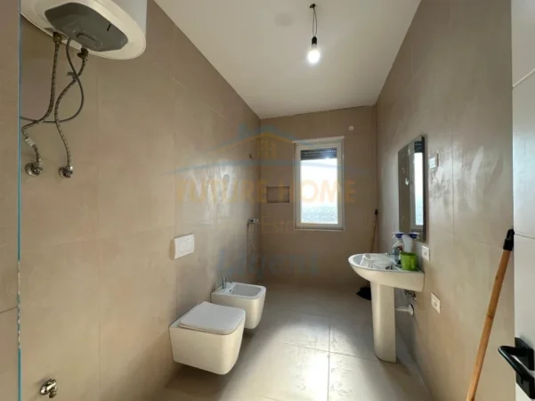 Tirane, jepet me qera apartament 2+1+Ballkon Kati 3, 90 m² 525 € (paskuqan)