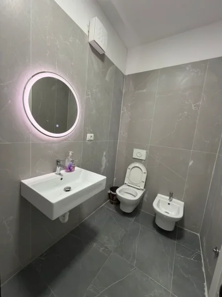 Tirane, jepet me qera apartament 1+1+Ballkon Kati 4, 420 € 