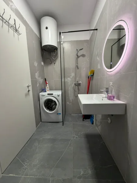 Tirane, jepet me qera apartament 1+1+Ballkon Kati 4, 420 € 