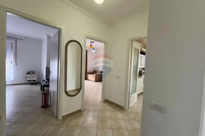 Tirane, jepet me qera 2+1 , 140 m² 750 € (Rruga e Barrikadave)