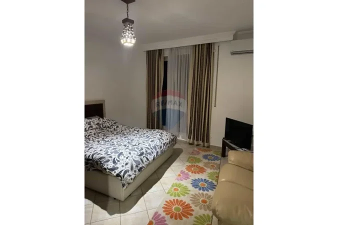 Tirane, jepet me qera 2+1 , 140 m² 750 € (Rruga e Barrikadave)