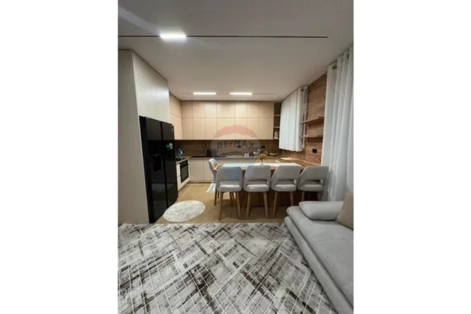 Tirane, jepet me qera 2+1 , 97 m² 750 € (Rruga e Dibres)