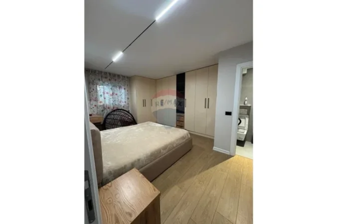 Tirane, jepet me qera 2+1 , 97 m² 750 € (Rruga e Dibres)