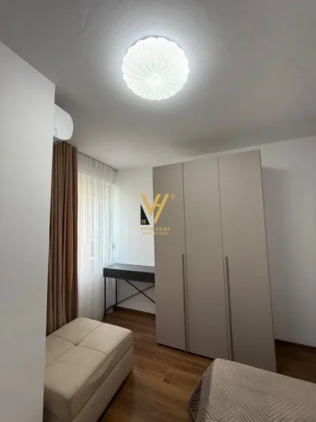 Tirane, jepet me qera apartament 2+1+Ballkon Kati 8, 93 m² 800 € (ISH PARKU I AUTOBUSAVE)