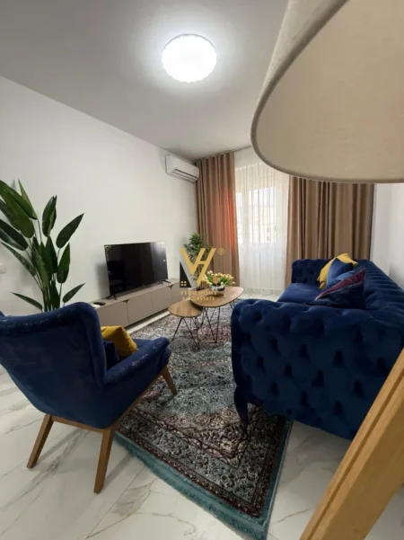Tirane, jepet me qera apartament 2+1+Ballkon Kati 8, 93 m² 800 € (ISH PARKU I AUTOBUSAVE)