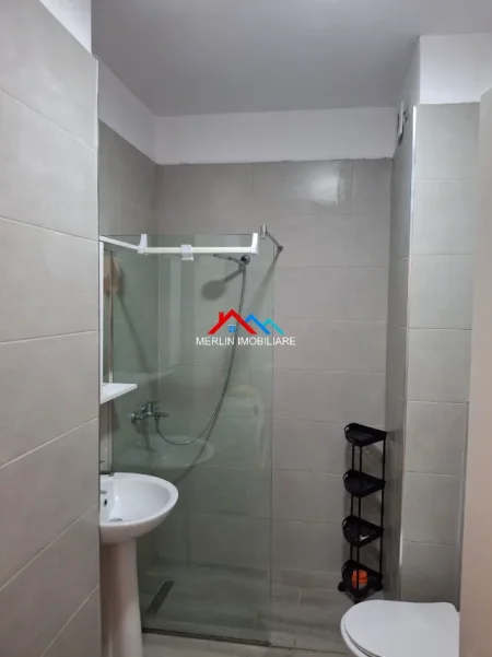 Tirane, jepet me qera apartament 1+1+Ballkon Kati 8, 70 m² 470 € (RRUGA KOLE KOCI,YZBERISHT)