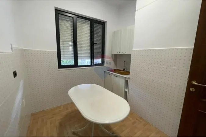 Tirane, jepet me qera , 98 m² 1.000 € (Blloku)