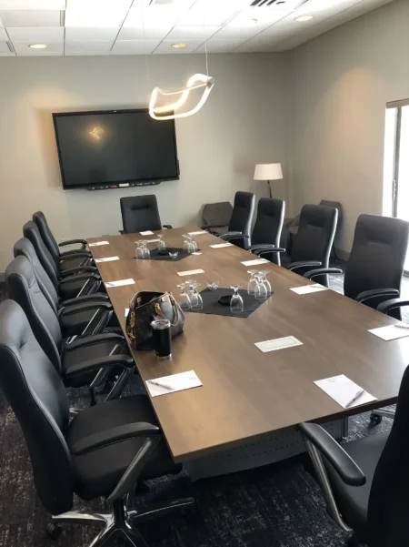 Tirane, jepet me qera zyre Kati 1, 96 m² 1.200 € (BLLOK)