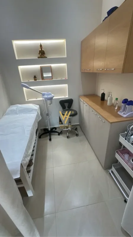 Tirane, jepet me qera ambjent biznesi Kati 1, 45 m² 1.500 € (SQUARE 21)