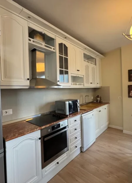 Tirane, jepet me qera apartament 1+1+Ballkon Kati 6, 70 m² 650 € (Prane Lion Park 1, Tirane)