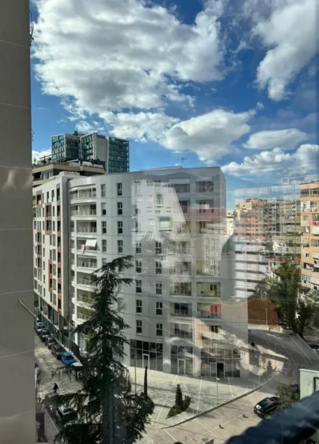 Tirane, jepet me qera apartament 1+1+Ballkon Kati 6, 70 m² 650 € (Prane Lion Park 1, Tirane)