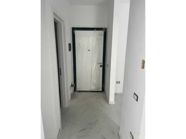 Tirane, shitet apartament 1+1 Kati 5, 53 m² 73.500 € (QTU)