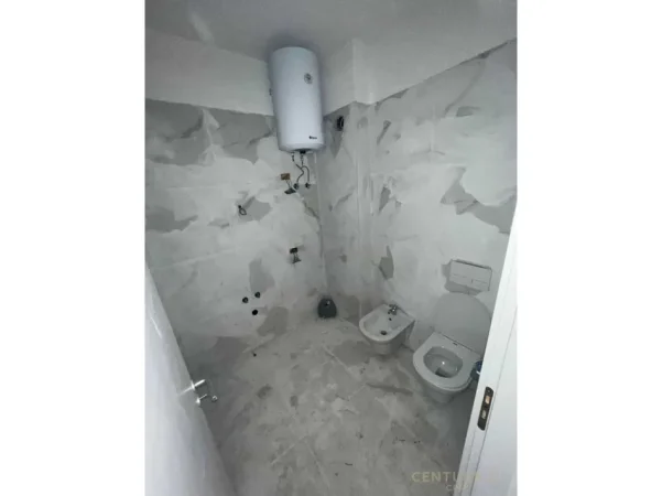 Tirane, shitet apartament 1+1 Kati 5, 53 m² 73.500 € (QTU)