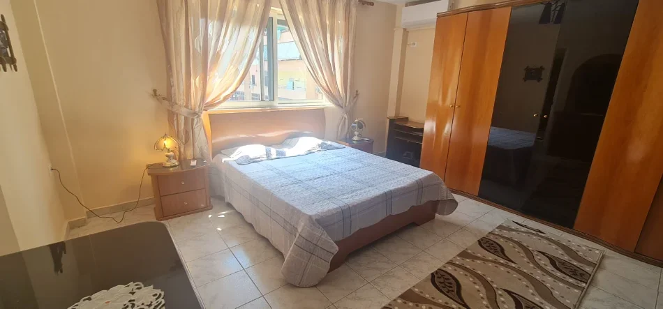 Tirane, jepet me qera apartament 3+1+Ballkon Kati 2, 100 m² 500 € 