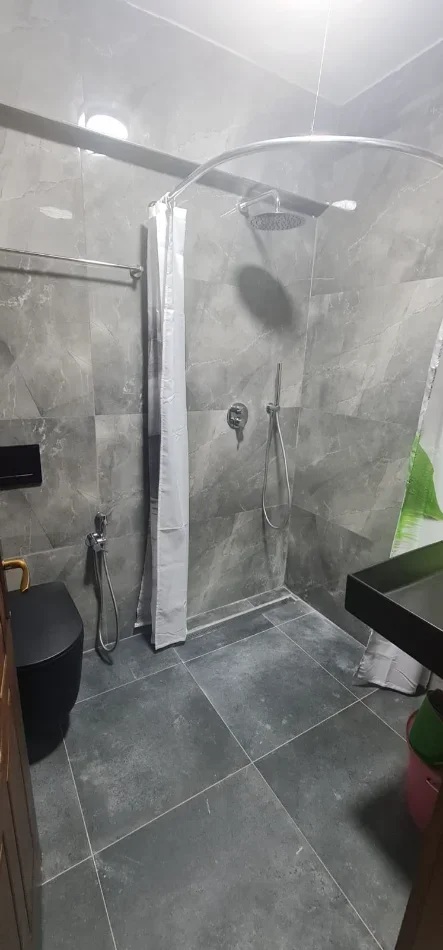 Tirane, jepet me qera apartament 3+1+Ballkon Kati 2, 100 m² 500 € 