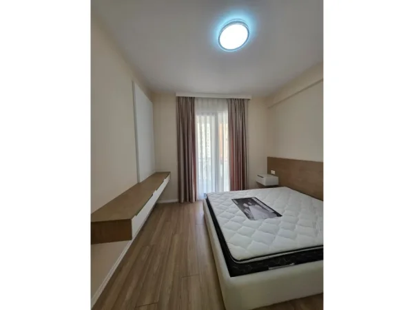 Tirane, jepet me qera apartament 1+1+Ballkon Kati 3, 72 m² 500 € (Urban Gate, Unaza e re)