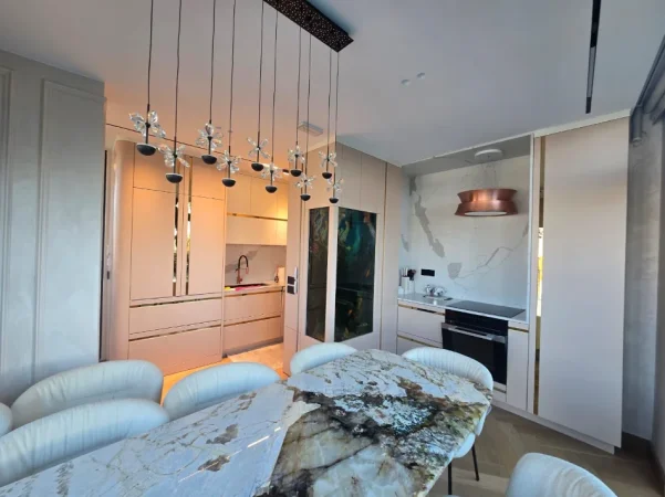 Tirane, shitet apartament 3+1 , 180 m² (Lake View Residencee)