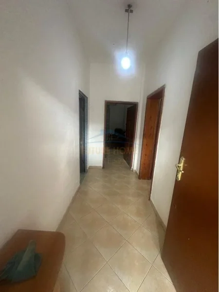 Tirane, jepet me qera apartament 2+1 Kati 1, 120 m² 420 € (Allias)