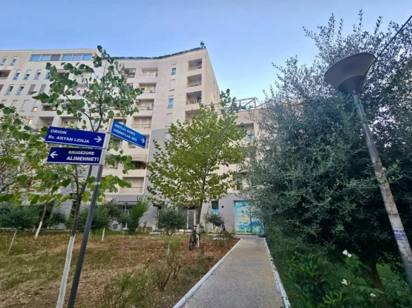 Tirane, shitet dyqan , 35 m² 83.000 € (Kompleksi Kontakt)