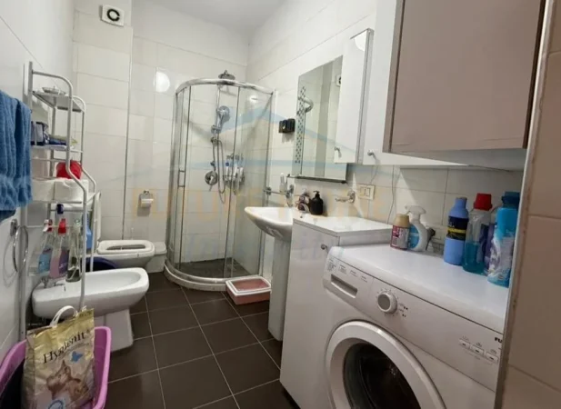 Tirane, shitet apartament 1+1 Kati 3, 65 m² 119.000 € (Unaza e re)