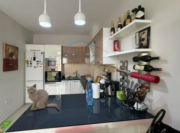 Tirane, shitet apartament 1+1 Kati 3, 65 m² 119.000 € (Unaza e re)