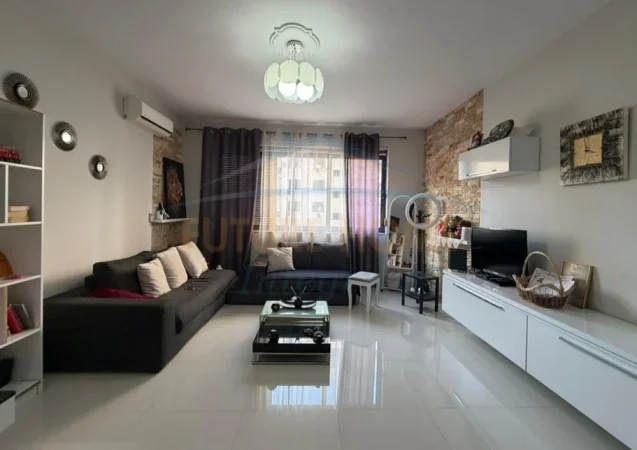 Tirane, shitet apartament 1+1 Kati 3, 65 m² 119.000 € (Unaza e re)
