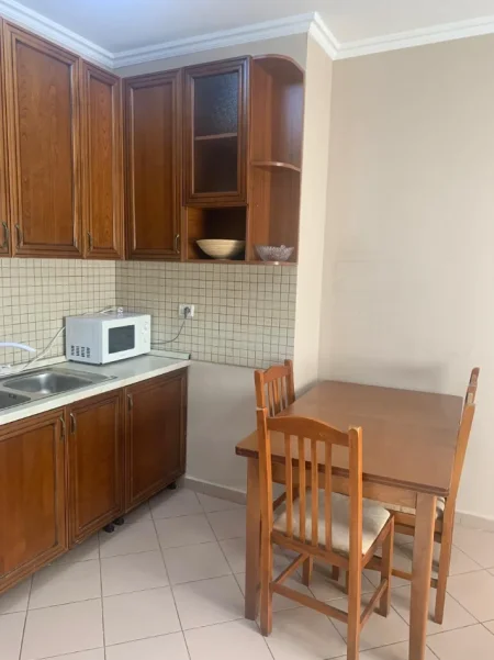 Tirane, jepet me qera apartament 1+1 Kati 5, 62 m² 550 € (Rruga e Durrsit.)