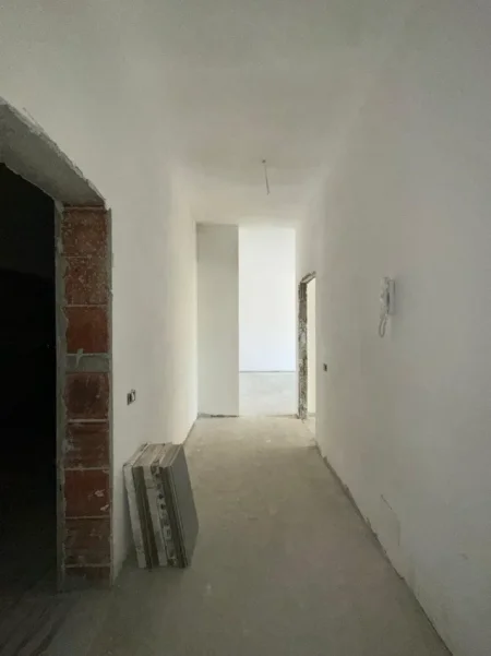 Tirane, shitet apartament 2+1 Kati 2, 124 m² 198.700 € (Porta Tirana e Re)