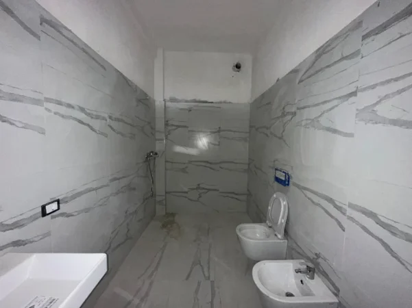 Tirane, shitet apartament 2+1 Kati 2, 124 m² 198.700 € (Porta Tirana e Re)