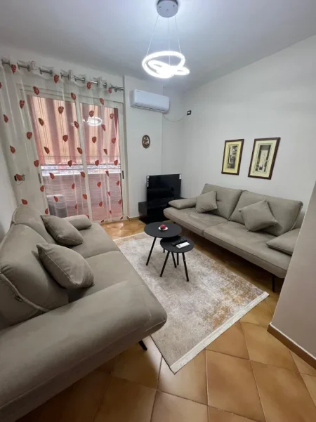 Tirane, jepet me qera apartament 1+1 Kati 6, 65 m² 650 € (Blloku)