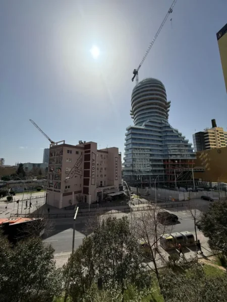 Tirane, jepet me qera ambjent biznesi , 126 m² 1.500 € (Qender , tek 15 Kateshi)