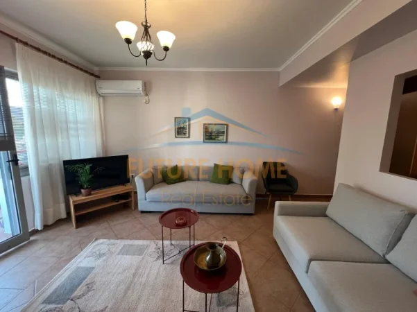 Tirane, jepet me qera apartament 1+1+Ballkon Kati 5, 95 m² 800 € (Stadiumi Dinamo)