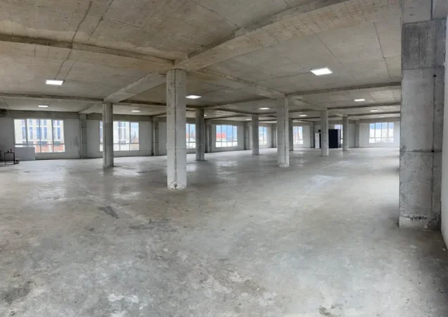 Tirane, jepet me qera magazine Kati 1, 800 m² 