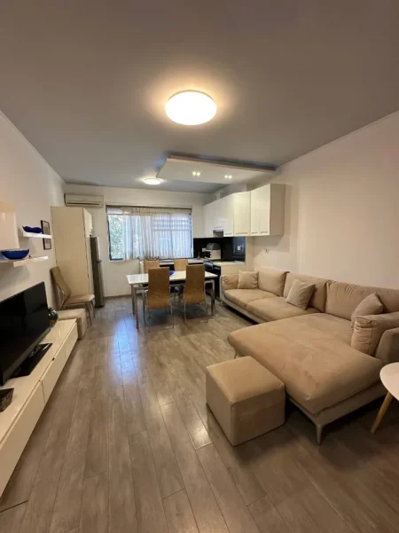 Tirane, jepet me qera apartament 1+1 Kati 2, 62 m² 500 € (Brryli)