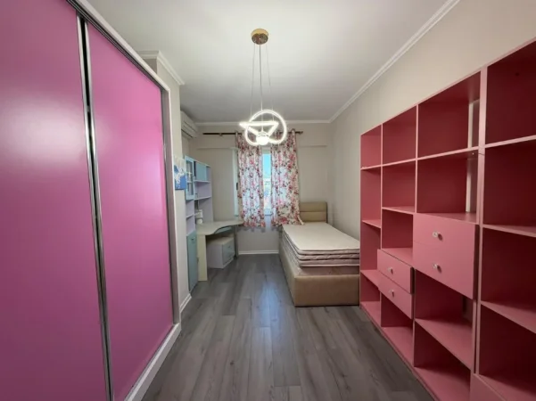 Tirane, jepet me qera apartament 2+1 Kati 2, 112 m² 850 € (Rruga e Barrikadave)