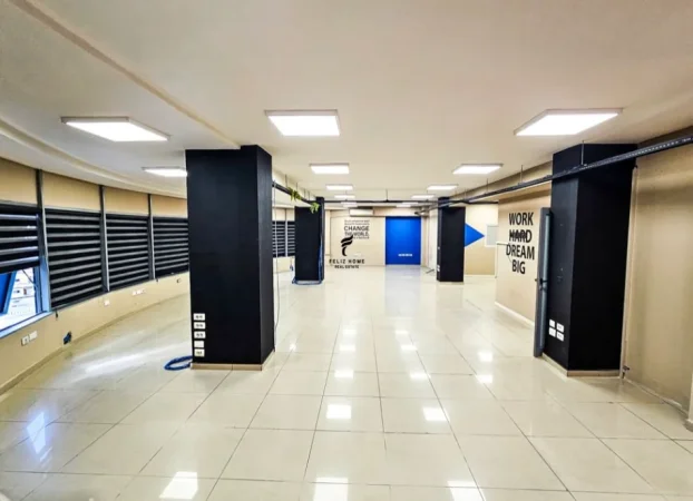 Tirane, jepet me qera zyre Kati 5, 300 m² 3.000 € (RRUGA E DIBRES)