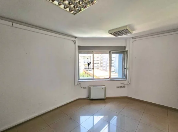 Tirane, jepet me qera zyre Kati 5, 300 m² 3.000 € (RRUGA E DIBRES)