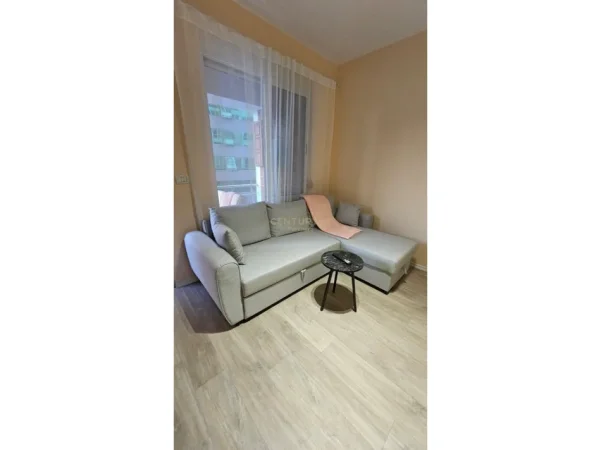 Tirane, jepet me qera apartament 1+1 Kati 4, 90 m² 700 € 