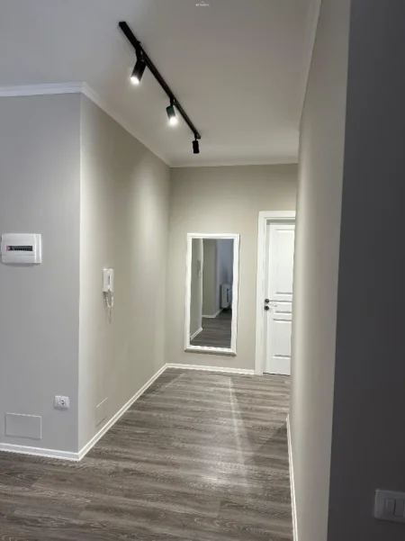 Tirane, jepet me qera apartament 2+1 Kati 7, 90 m² 785 € (SADIK PETRELA)