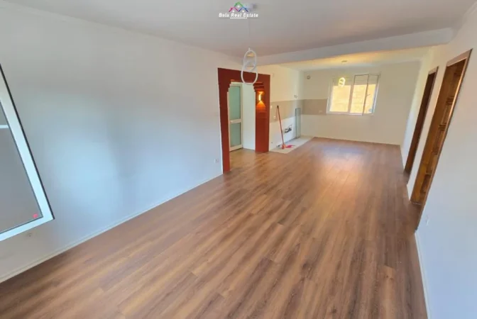 Tirane, jepet me qera zyre Kati 4, 100 m² 700 € (Bulevardi Bajram Curri)